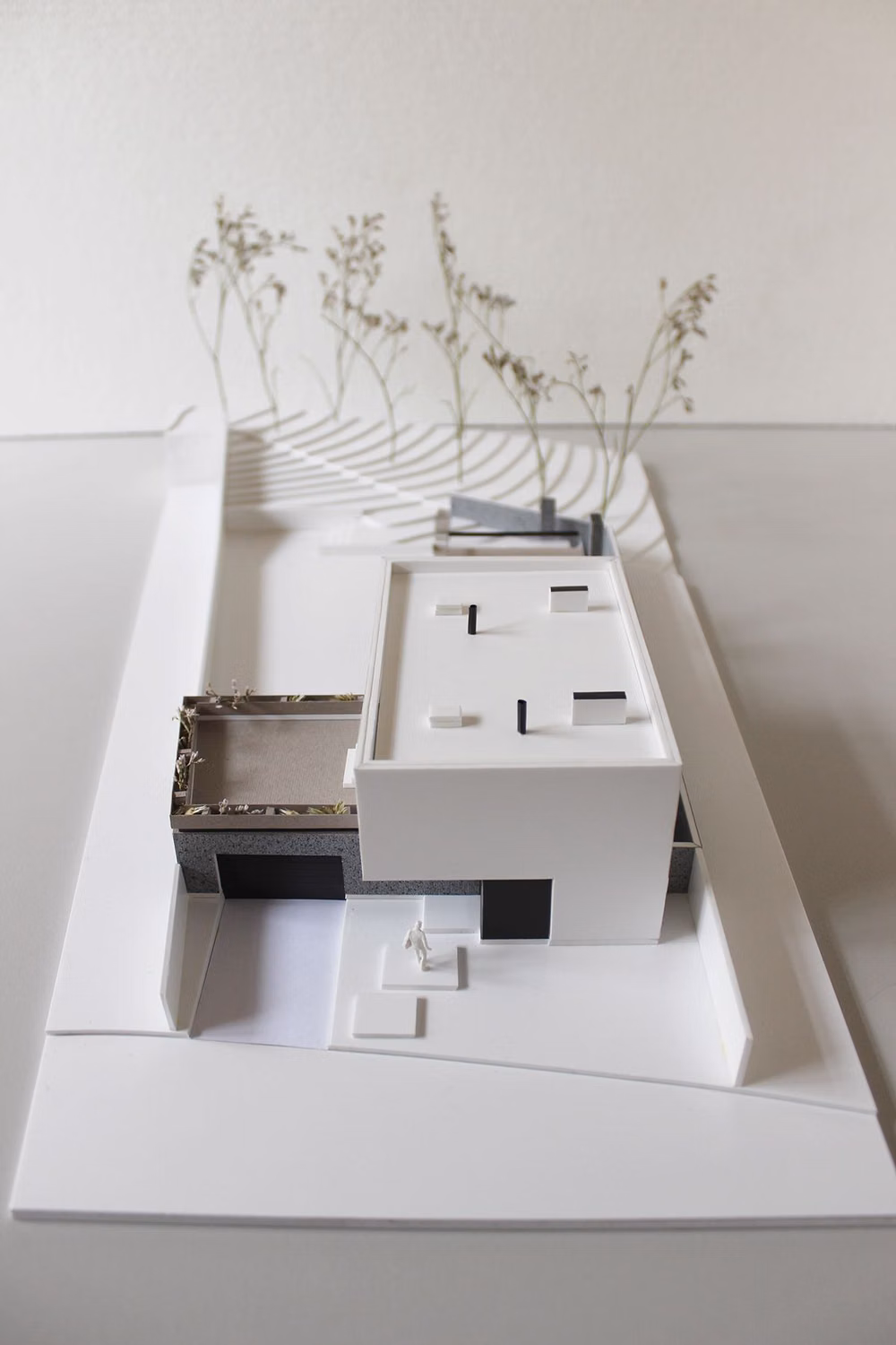 white architectural scale model studio photograph - Scale model of house for SULYK Architects on Behance