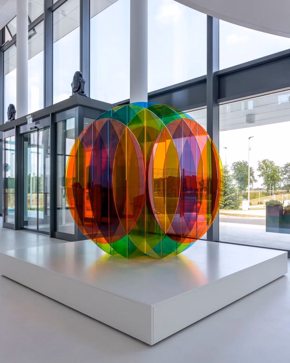 bright modern abstract sculpture public space - Site Specific. Starting today and through June, we will be running a series of posts on David's site specific projects. Site specific art enhances the environment it engages with and provides an opportunity to submerge Watch this space! - P7/200 v.01 (Spatial Frequency), 2018-2019 200 x 200 x 200 cm Acrylic Sculpture commissioned by Harting Technology group thanks to @samuelisbaumgarte