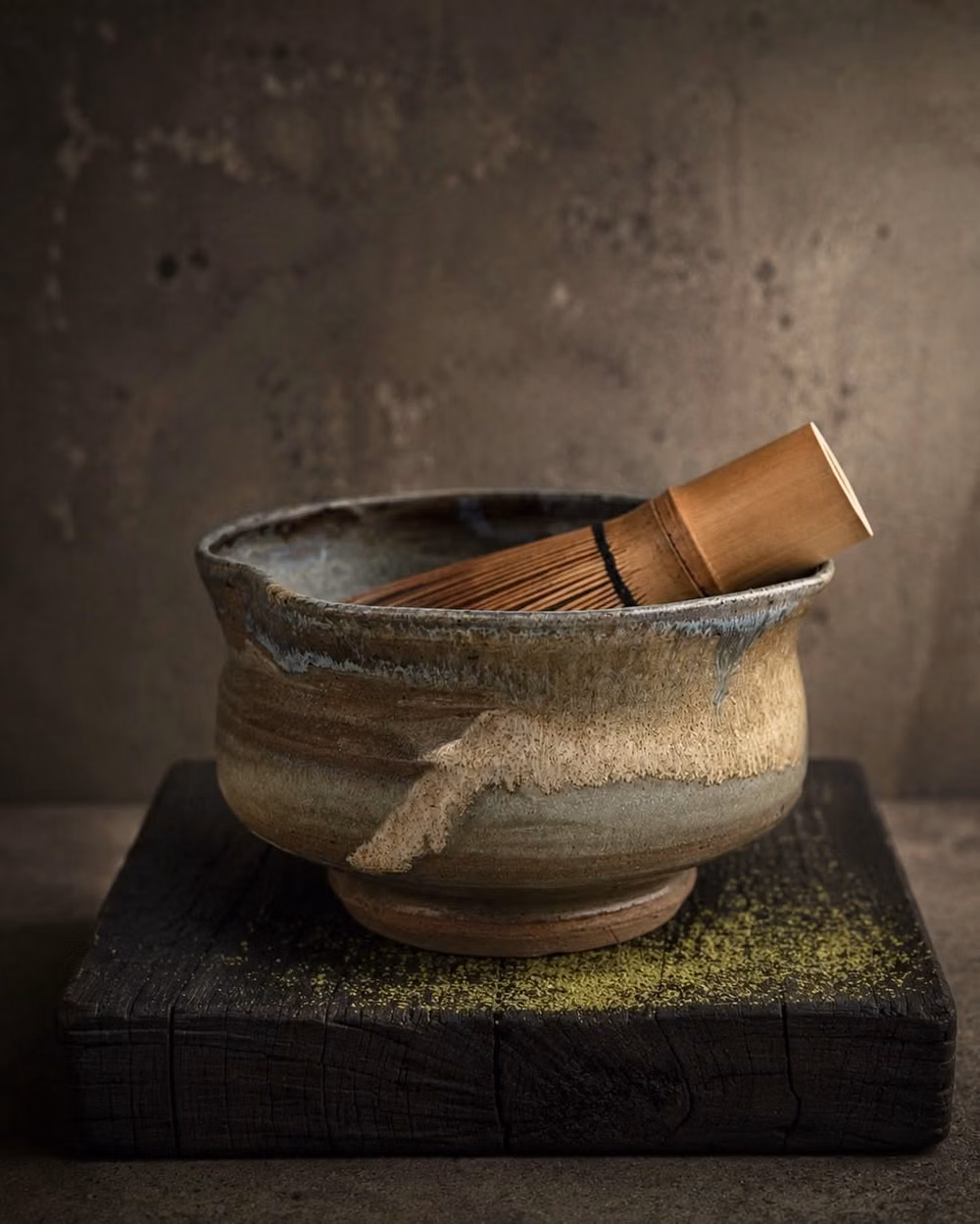 Japanese handmade tea bowl studio photograph - This is one of the teabowls now with @katsute100 tea salon for Ocha No Ma, a series of tea tasting experience happening at the end of May in their Broadway Market location.
Both grounded and expressive, I like how this bowl carries the calm presence of an object made slowly, for moments of pause and reflection.
•••
#pottery #chawan #teatasting #teaceremony #wabisabiceramics