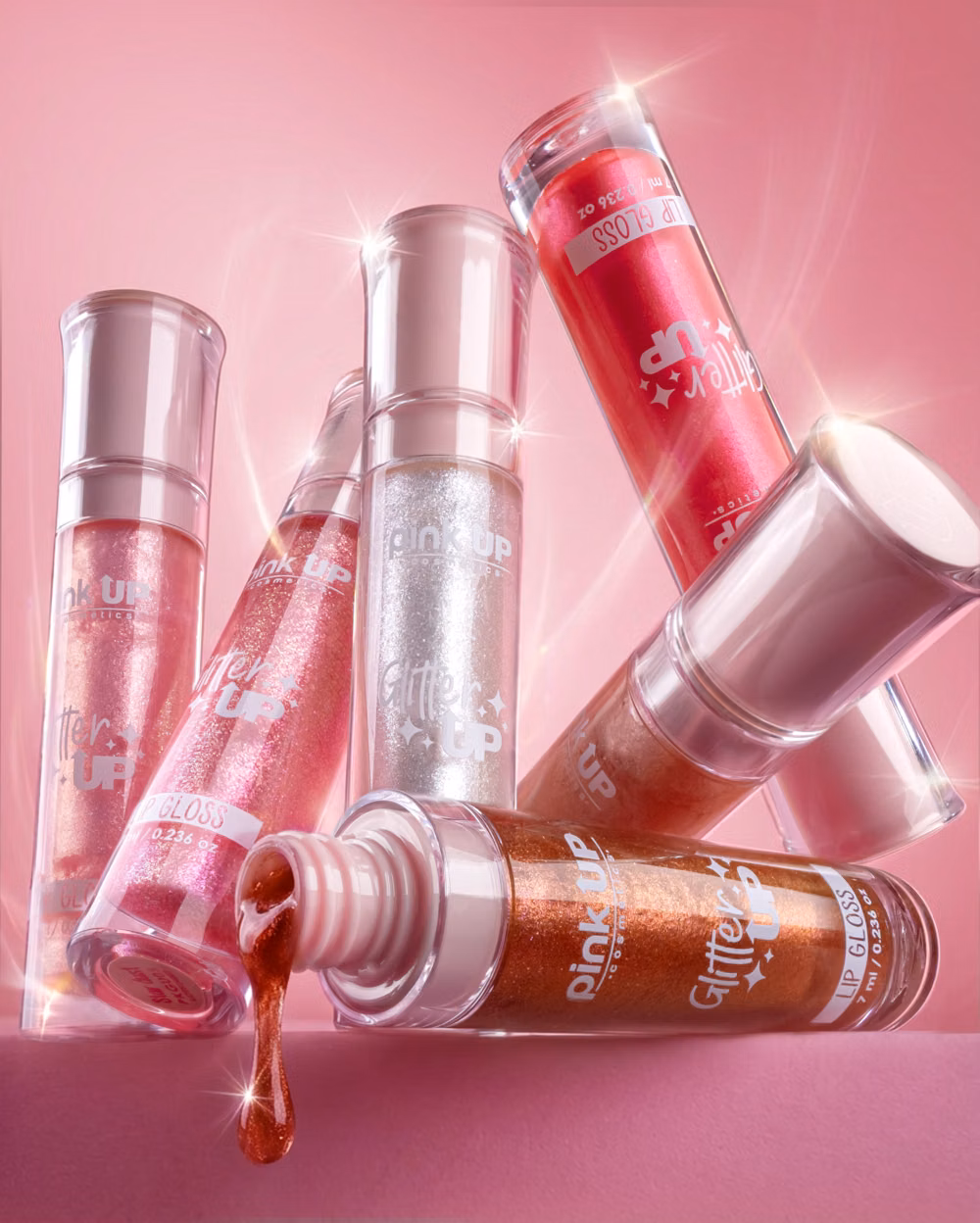 pink glitter lip gloss product photograph - GLITTER UP: donde el brillo no se explica… se presume. ✨💖  6 tonos intensos, luminosos y tan brillosos que parecen hechos para romper el feed. 💋✨  Cada tono es una vibra, una actitud y un destello que grita GLAM en cada swipe. 💗  #GlitterUp #Labios #Gloses #Beauty #PinkUp