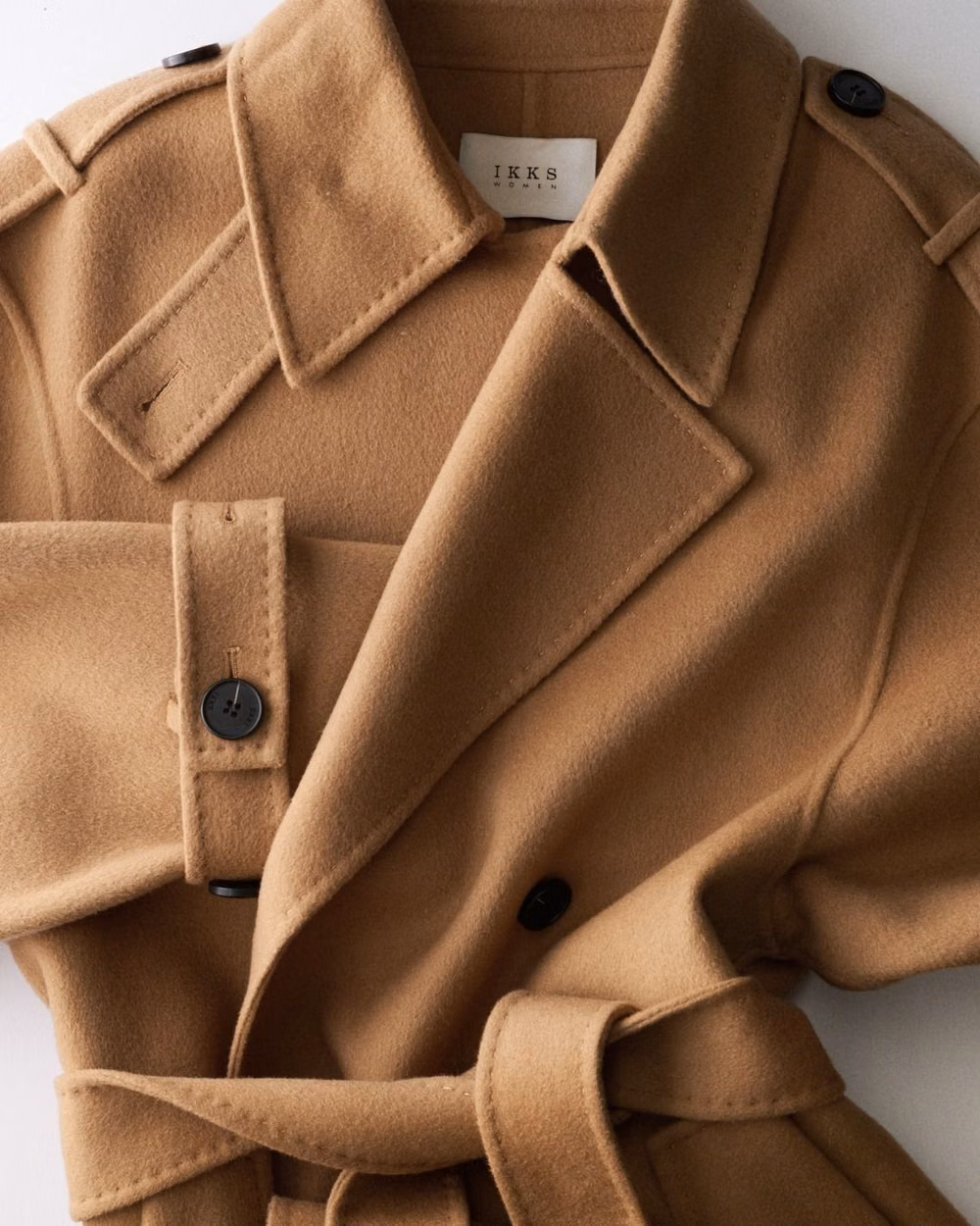 tailored neutral wool coat detail photograph - On a trouvé la meilleure raison d’aimer l’hiver.  -  We found the best reason to love winter.  #ikks #ikksofficial #ikksnewcollection