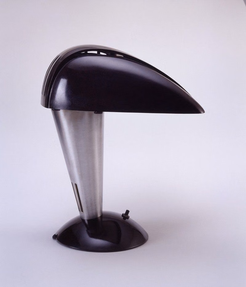 Streamline Moderne aesthetic - This streamline lamp appears very unique and interesting in the way it has been designed. The aesthetic of the design offers a smooth texture that allows creates a distinctive design. The streamline era allowed all product designs to include these strong straight lines to introduce a more modern appearance into these designs