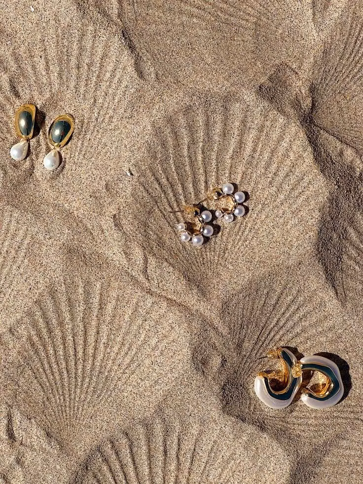 shell necklace beach close up photograph -