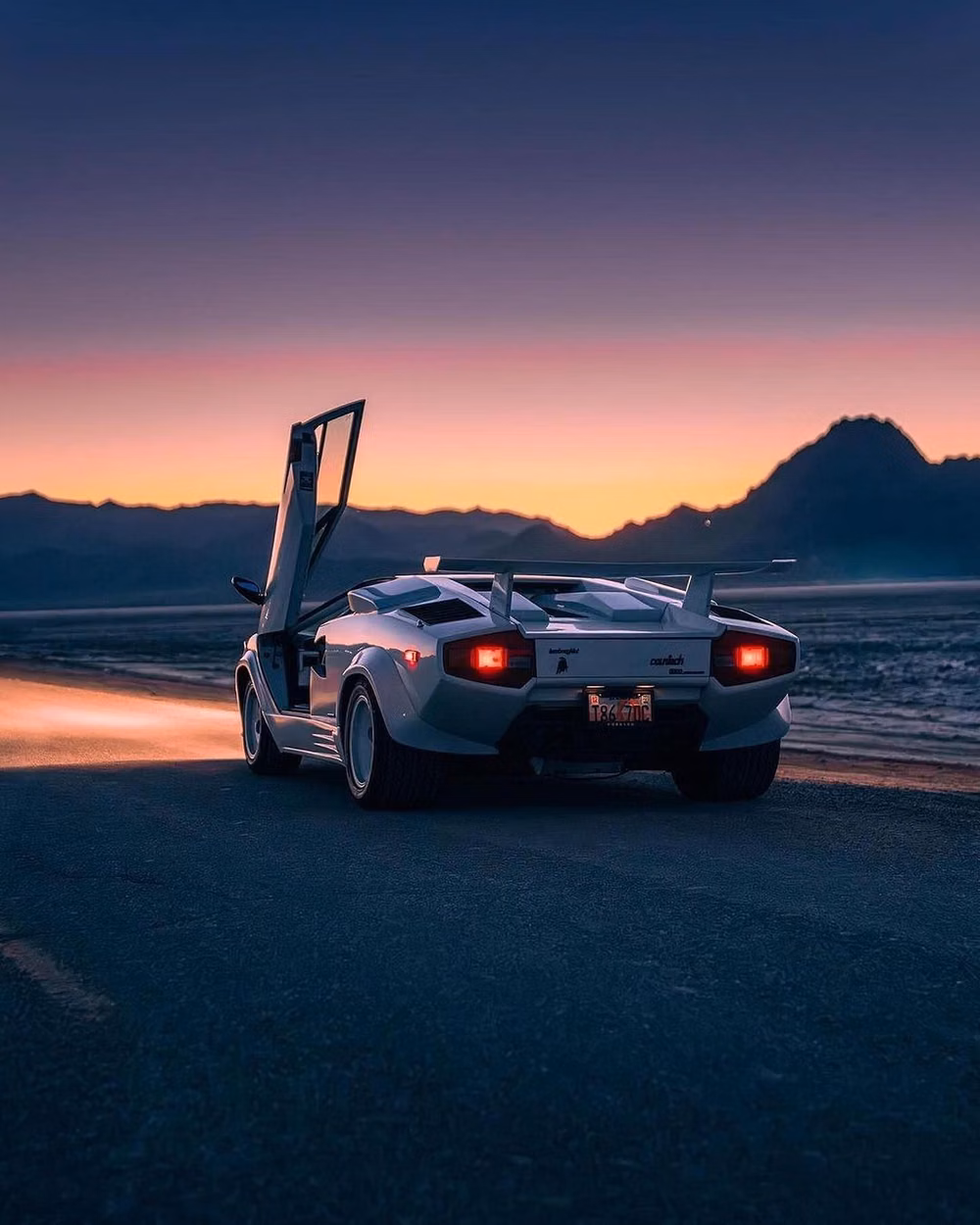 Lamborghini Countach night photograph - Lamborghini Countach LP5000 S Quattrovalvole 1985