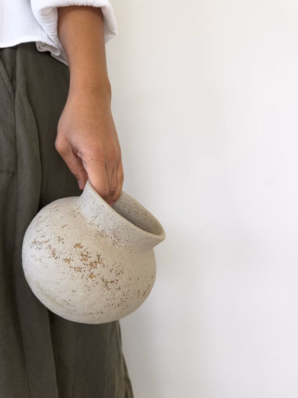 imperfect handmade ceramic vessel photograph - Ρωγμή
.
.
.
.
.
#handcoiled #ceramicvessel #potteryvases #handbuiltceramics #ceramicvase